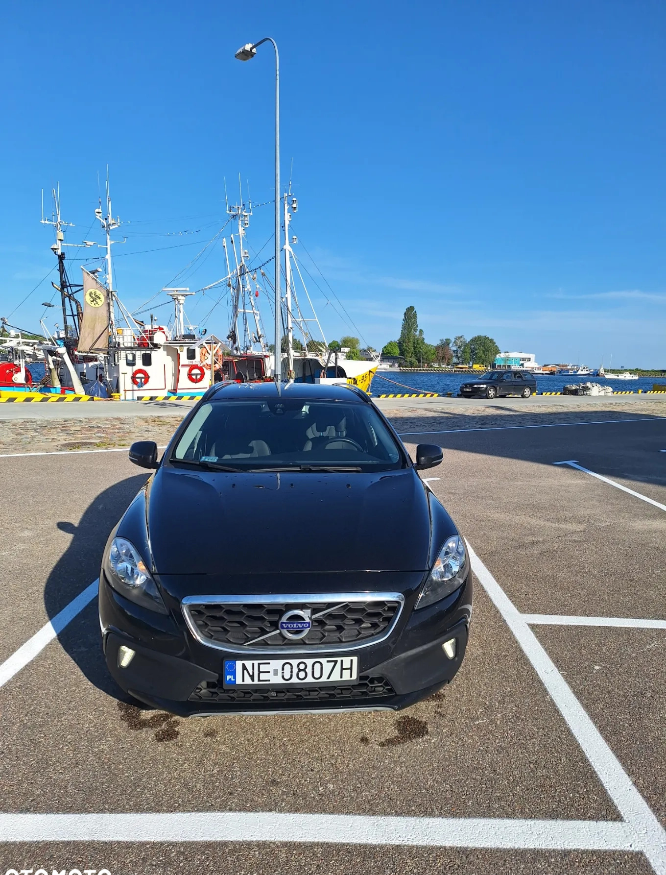 Volvo V40 cena 56900 przebieg: 132000, rok produkcji 2016 z Gdynia małe 254